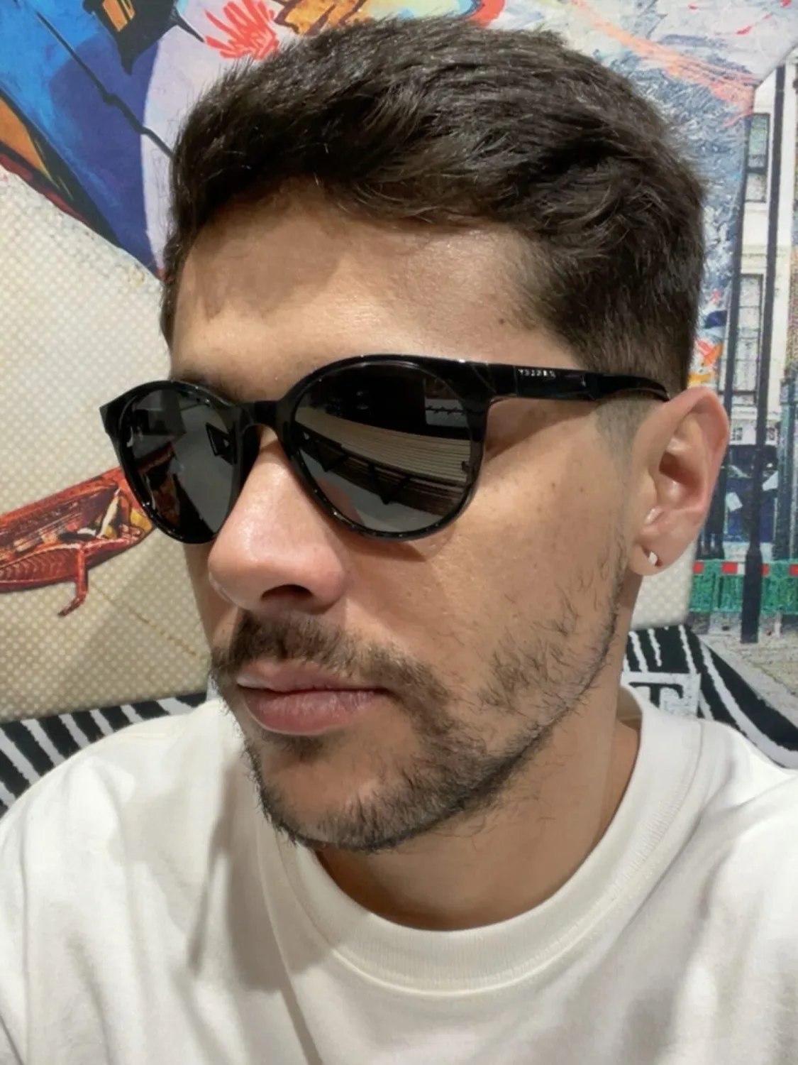 Óculos Oakley arredondado brilho
